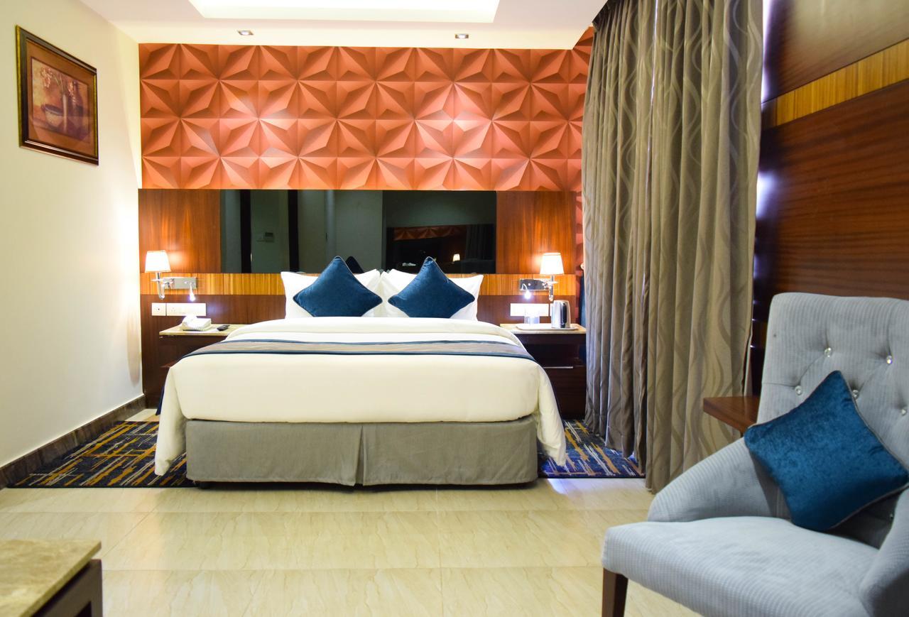 Rg Royal Hotel Bangalore Eksteriør billede