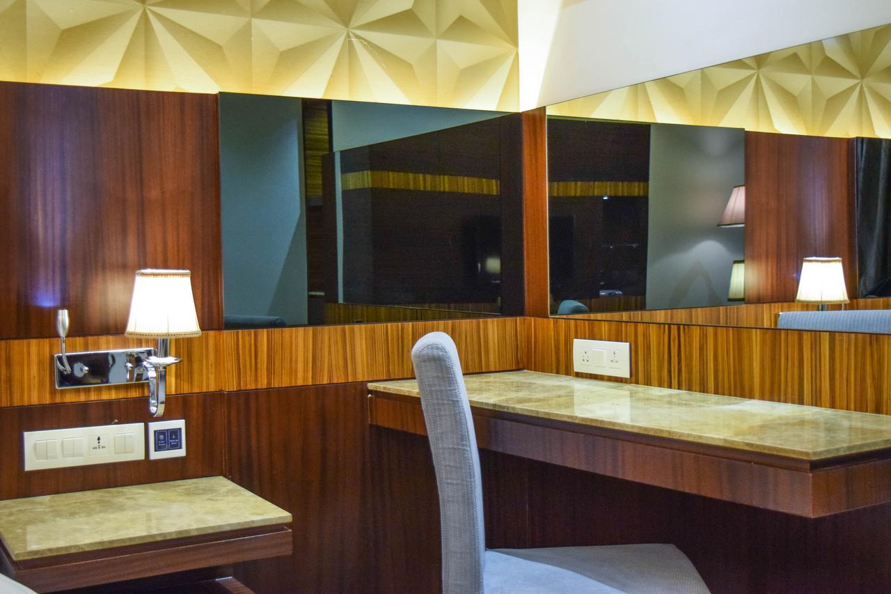 Rg Royal Hotel Bangalore Eksteriør billede