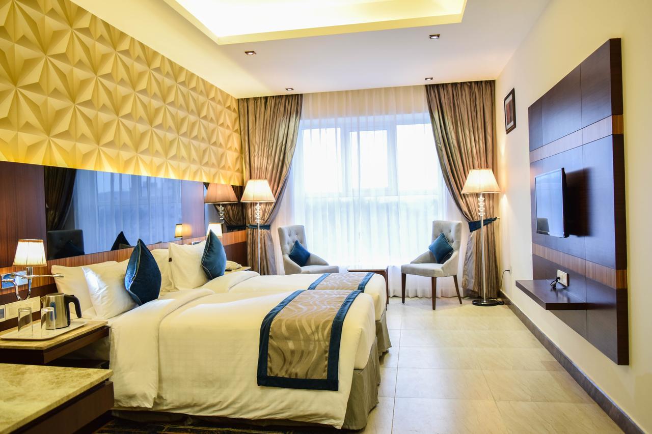 Rg Royal Hotel Bangalore Eksteriør billede