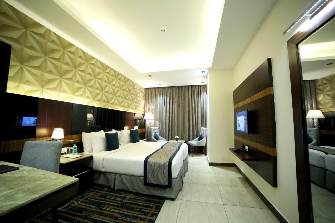 Rg Royal Hotel Bangalore Eksteriør billede