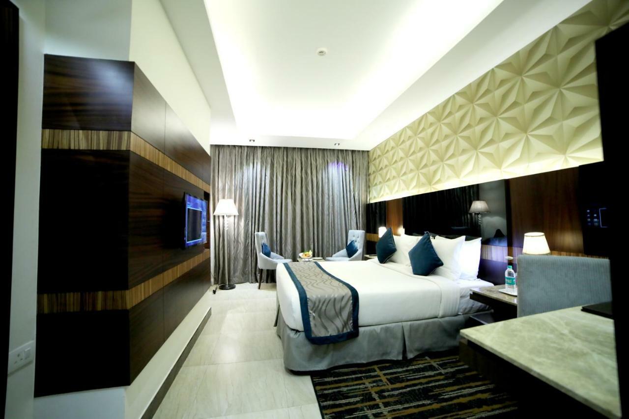 Rg Royal Hotel Bangalore Eksteriør billede