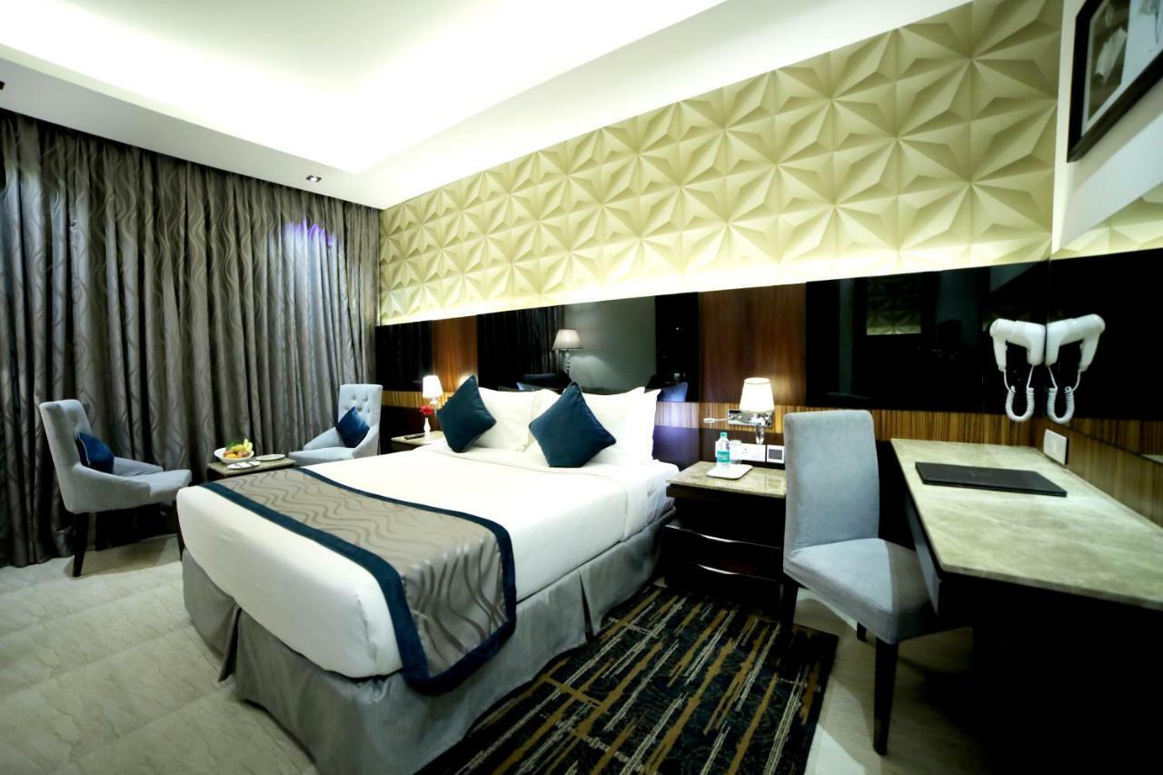 Rg Royal Hotel Bangalore Eksteriør billede